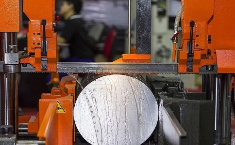 揭东立式金属带锯床切削出现跑带故障解决方法！